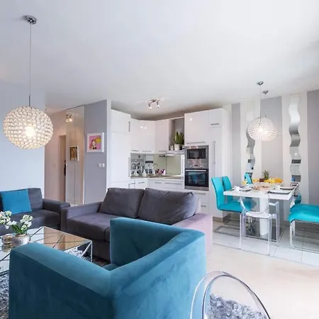 Charming And Stunning 2bedroom *